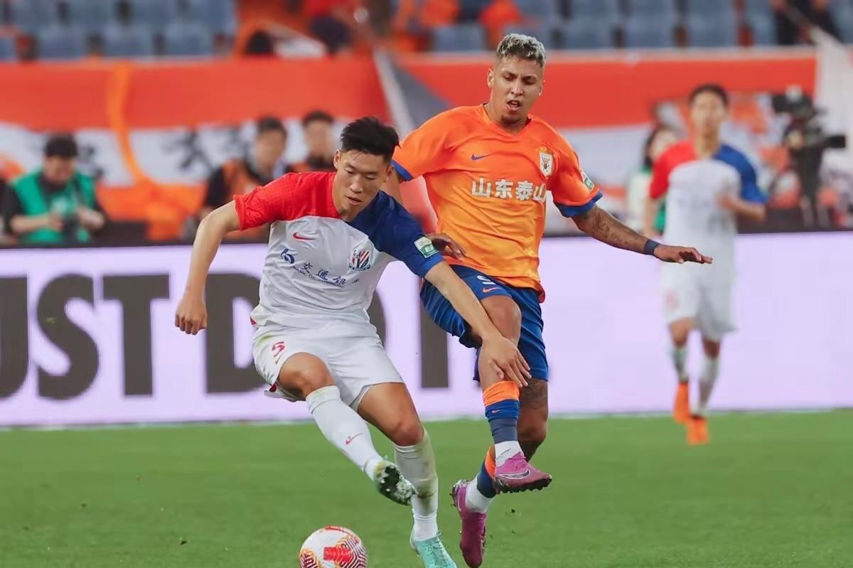法甲赛程吃紧；山东泰山转会期防线松动；质疑声仍在；阵容厚度经受考验的简单介绍